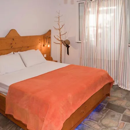 Papafragas Apartment *