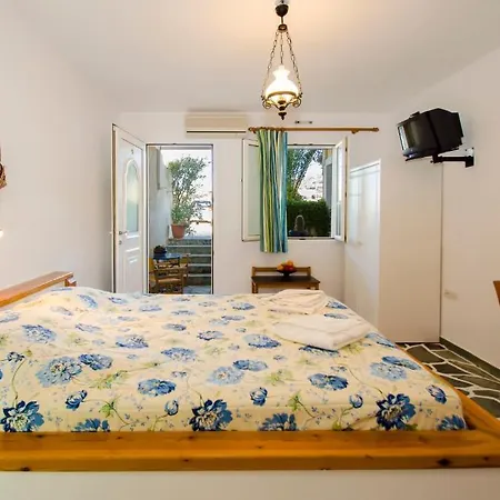 Papafragas Apartment *