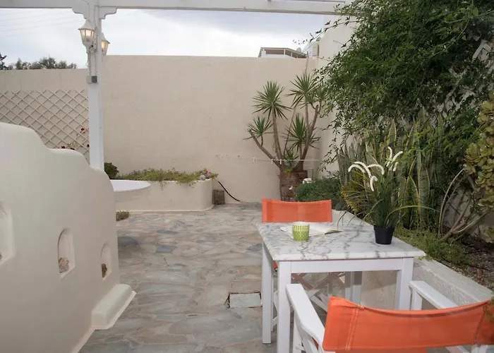 Papafragas Studios * Pachaina