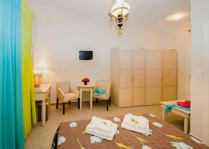 Papafragas Studios * Pachaina